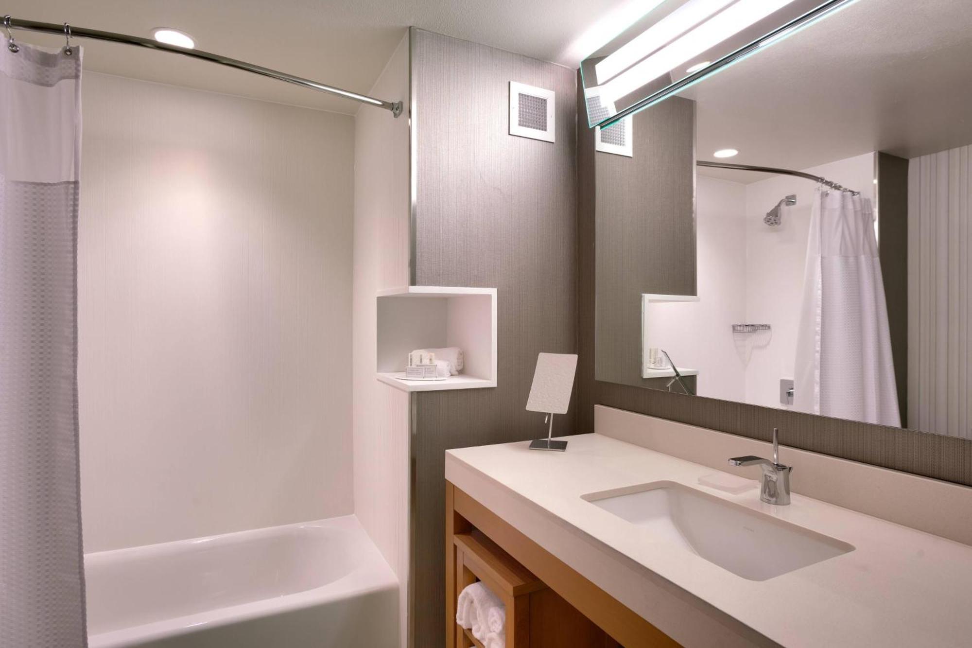 Queen Room with Two Queen Beds and Roll-In Shower - Mobility Access/Hearing Accessible